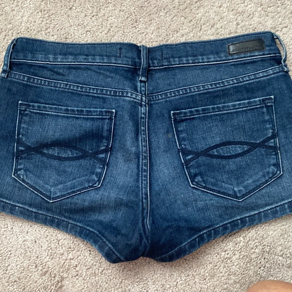 A&F short jean shorts with zippers